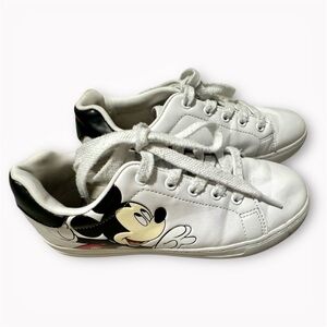 Kids White Mickey Mouse Sneakers Size 2 Low Top Lace Up Casual Shoes